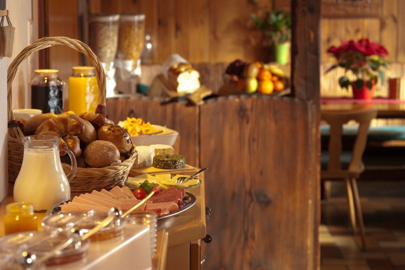 brasserie-ST CYR SUR MER-min_breakfast_buffet_food_restaurant_meal_hotel_plate_fresh-718745